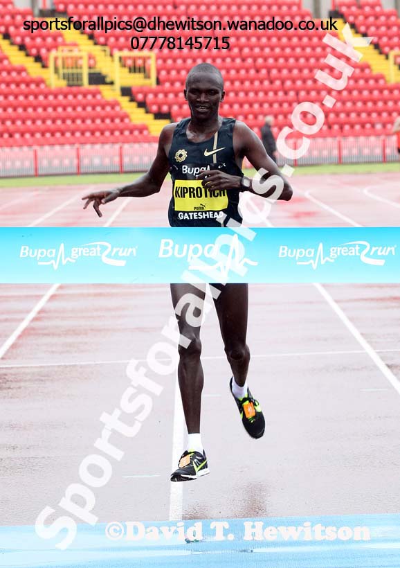 Stephen Kiprotich (Uganda) wins the BUPA Great North 10k. Photo: David T. Hewitson/Sports for All Pics